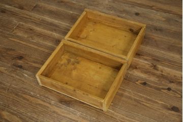 フランスアンティーク　パイン材　味わい深い木肌と真鍮金具が魅力!薄型で使いやすいコンソールキャビネット(サイドボード、サイドキャビネット、戸棚、収納棚)(R-084220)