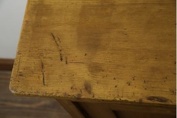 フランスアンティーク　パイン材　味わい深い木肌と真鍮金具が魅力!薄型で使いやすいコンソールキャビネット(サイドボード、サイドキャビネット、戸棚、収納棚)(R-084220)