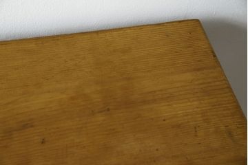 フランスアンティーク　パイン材　味わい深い木肌と真鍮金具が魅力!薄型で使いやすいコンソールキャビネット(サイドボード、サイドキャビネット、戸棚、収納棚)(R-084220)