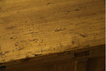 フランスアンティーク　パイン材　味わい深い木肌と真鍮金具が魅力!薄型で使いやすいコンソールキャビネット(サイドボード、サイドキャビネット、戸棚、収納棚)(R-084220)