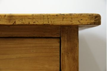 フランスアンティーク　パイン材　味わい深い木肌と真鍮金具が魅力!薄型で使いやすいコンソールキャビネット(サイドボード、サイドキャビネット、戸棚、収納棚)(R-084220)