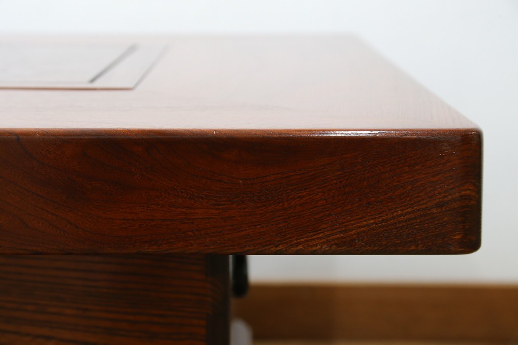 中古　超美品　総欅(ケヤキ)材　漆塗り　趣ある木目が美しい大振りな囲炉裏テーブル　(R-084221)