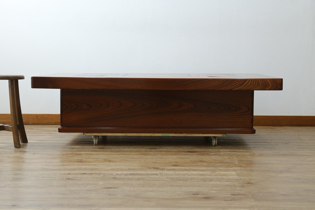 中古　超美品　総欅(ケヤキ)材　漆塗り　趣ある木目が美しい大振りな囲炉裏テーブル　(R-084221)