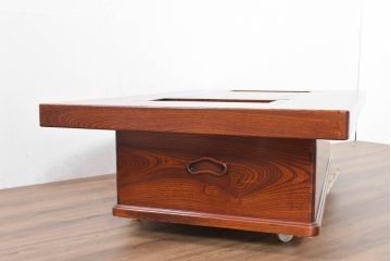 中古　超美品　総欅(ケヤキ)材　漆塗り　趣ある木目が美しい大振りな囲炉裏テーブル(長火鉢、木製火鉢、4人掛け、6人掛け、ダイニングテーブル、食卓)(R-084221)