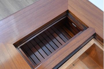 中古　超美品　総欅(ケヤキ)材　漆塗り　趣ある木目が美しい大振りな囲炉裏テーブル(長火鉢、木製火鉢、4人掛け、6人掛け、ダイニングテーブル、食卓)(R-084221)