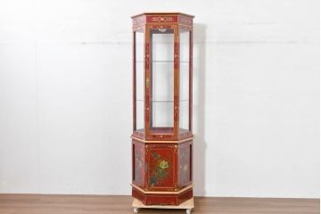 アジアンビンテージ　華やかなシノワズリ装飾と麻の葉をあしらった繊細な意匠が素敵!六角フォルムの照明付きガラスキャビネット(ガラスケース、ショーケース、ディスプレイケース、キュリオケース、飾り棚、陳列棚、収納棚、ヴィンテージ)(R-084223)