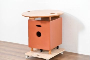 中古　美品　希少モデル　CONDE HOUSE(カンディハウス)　キャスター&コンセント付き!使い勝手抜群の折り畳み天板を備えたレトロなサイドテーブル(バタフライテーブル、ドロップリーフテーブル、丸テーブル、カフェテーブル、コーヒーテーブル)(R-084224)