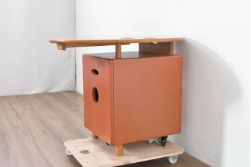 中古　美品　希少モデル　CONDE HOUSE(カンディハウス)　キャスター&コンセント付き!使い勝手抜群の折り畳み天板を備えたレトロなサイドテーブル(バタフライテーブル、ドロップリーフテーブル、丸テーブル、カフェテーブル、コーヒーテーブル)(R-084224)
