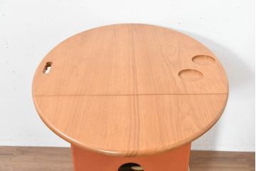 中古　美品　希少モデル　CONDE HOUSE(カンディハウス)　キャスター&コンセント付き!使い勝手抜群の折り畳み天板を備えたレトロなサイドテーブル(バタフライテーブル、ドロップリーフテーブル、丸テーブル、カフェテーブル、コーヒーテーブル)(R-084224)