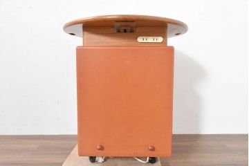 中古　美品　希少モデル　CONDE HOUSE(カンディハウス)　キャスター&コンセント付き!使い勝手抜群の折り畳み天板を備えたレトロなサイドテーブル(バタフライテーブル、ドロップリーフテーブル、丸テーブル、カフェテーブル、コーヒーテーブル)(R-084224)