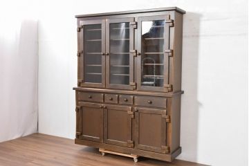 中古　超美品　展示品　KASHIWA(柏木工)　WILDERNESS(ウィルダネス)　オーク材　ガラスの模様が綺麗!落ち着いた佇まいと深みのある木肌が魅力的なキャビネット(定価約75万円)(戸棚、収納棚、食器棚、カップボード)(R-084229)