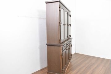 中古　超美品　展示品　KASHIWA(柏木工)　WILDERNESS(ウィルダネス)　オーク材　ガラスの模様が綺麗!落ち着いた佇まいと深みのある木肌が魅力的なキャビネット(定価約75万円)(戸棚、収納棚、食器棚、カップボード)(R-084229)