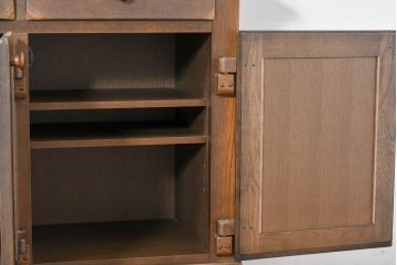 中古　超美品　展示品　KASHIWA(柏木工)　WILDERNESS(ウィルダネス)　オーク材　ガラスの模様が綺麗!落ち着いた佇まいと深みのある木肌が魅力的なキャビネット(定価約75万円)(戸棚、収納棚、食器棚、カップボード)(R-084229)