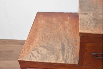 和製アンティーク　美品　希少な手すり付き　前面欅(ケヤキ)材　漆塗り　魅せる収納としても大活躍の二段重ね階段箪笥(階段タンス、収納たんす、和箪笥、引き出し)(R-084230)