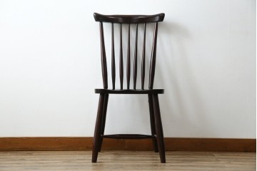 中古　美品!!　民芸家具　落ち着いた色味が上品な雰囲気を醸し出すウィンザーチェア(板座チェア、ダイニングチェア、アームレスチェア、椅子、イス)(R-084231)