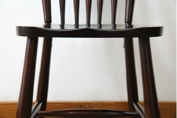 中古　美品!!　民芸家具　落ち着いた色味が上品な雰囲気を醸し出すウィンザーチェア(板座チェア、ダイニングチェア、アームレスチェア、椅子、イス)(R-084231)