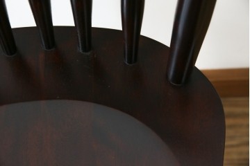 中古　美品!!　民芸家具　落ち着いた色味が上品な雰囲気を醸し出すウィンザーチェア(板座チェア、ダイニングチェア、アームレスチェア、椅子、イス)(R-084231)