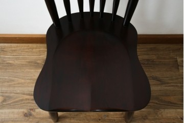 中古　美品!!　民芸家具　落ち着いた色味が上品な雰囲気を醸し出すウィンザーチェア(板座チェア、ダイニングチェア、アームレスチェア、椅子、イス)(R-084231)