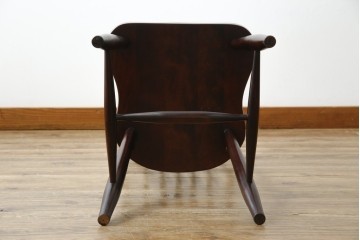 中古　美品!!　民芸家具　落ち着いた色味が上品な雰囲気を醸し出すウィンザーチェア(板座チェア、ダイニングチェア、アームレスチェア、椅子、イス)(R-084231)