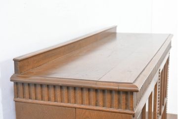 和製ビンテージ　神戸洋家具　ボールフット　クラシカルな雰囲気が魅力のサイドボード(サイドキャビネット、ブックケース、収納棚、戸棚、飾り棚、本箱、ヴィンテージ)(R-084232)