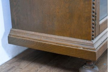 和製ビンテージ　神戸洋家具　ボールフット　クラシカルな雰囲気が魅力のサイドボード(サイドキャビネット、ブックケース、収納棚、戸棚、飾り棚、本箱、ヴィンテージ)(R-084232)