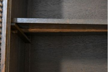 和製ビンテージ　神戸洋家具　ボールフット　クラシカルな雰囲気が魅力のサイドボード(サイドキャビネット、ブックケース、収納棚、戸棚、飾り棚、本箱、ヴィンテージ)(R-084232)