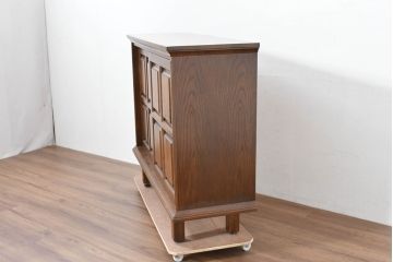 中古　美品‼　希少な廃番品‼　カリモク家具(karimoku)　COLONIAL(コロニアル)シリーズ　シンプルながらも品のある佇まいが美しい下駄箱(玄関ボード、収納棚、戸棚、シューズボックス、靴箱、キャビネット)(R-084233)