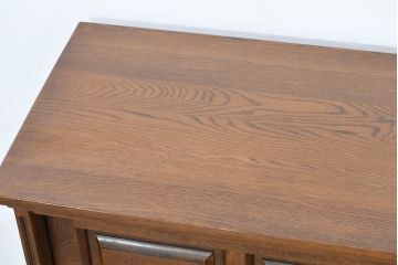 中古　美品‼　希少な廃番品‼　カリモク家具(karimoku)　COLONIAL(コロニアル)シリーズ　シンプルながらも品のある佇まいが美しい下駄箱(玄関ボード、収納棚、戸棚、シューズボックス、靴箱、キャビネット)(R-084233)