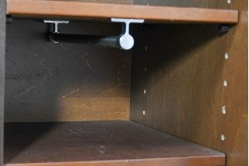 中古　美品‼　希少な廃番品‼　カリモク家具(karimoku)　COLONIAL(コロニアル)シリーズ　シンプルながらも品のある佇まいが美しい下駄箱(玄関ボード、収納棚、戸棚、シューズボックス、靴箱、キャビネット)(R-084233)