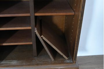 中古　美品‼　希少な廃番品‼　カリモク家具(karimoku)　COLONIAL(コロニアル)シリーズ　シンプルながらも品のある佇まいが美しい下駄箱(玄関ボード、収納棚、戸棚、シューズボックス、靴箱、キャビネット)(R-084233)