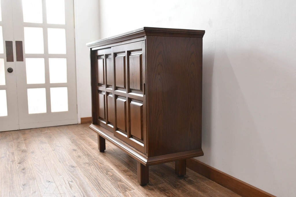 中古　美品!!　希少な廃番品!!　カリモク家具(karimoku)　COLONIAL(コロニアル)シリーズ　シンプルながらも品のある佇まいが美しい下駄箱　(R-084233)