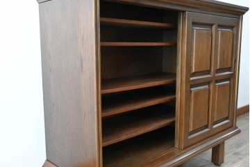 中古　美品!!　希少な廃番品!!　カリモク家具(karimoku)　COLONIAL(コロニアル)シリーズ　シンプルながらも品のある佇まいが美しい下駄箱　(R-084233)