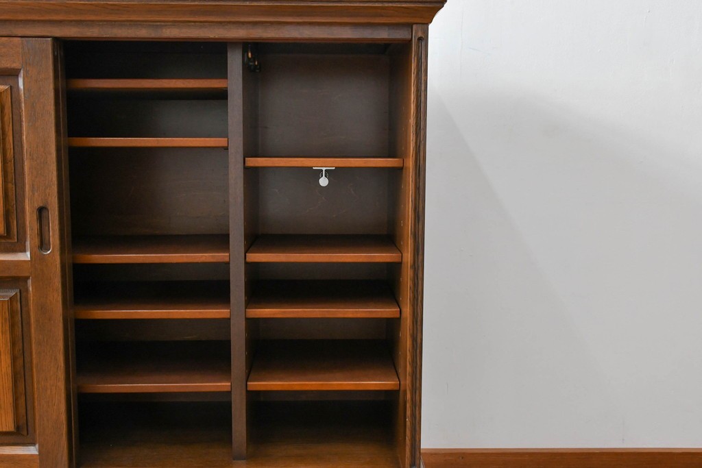 中古　美品!!　希少な廃番品!!　カリモク家具(karimoku)　COLONIAL(コロニアル)シリーズ　シンプルながらも品のある佇まいが美しい下駄箱　(R-084233)