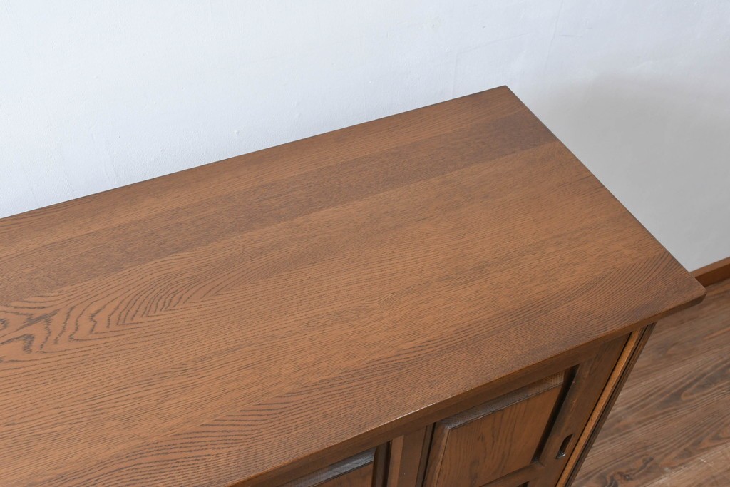 中古　美品!!　希少な廃番品!!　カリモク家具(karimoku)　COLONIAL(コロニアル)シリーズ　シンプルながらも品のある佇まいが美しい下駄箱　(R-084233)