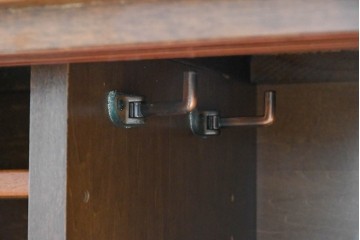 中古　美品!!　希少な廃番品!!　カリモク家具(karimoku)　COLONIAL(コロニアル)シリーズ　シンプルながらも品のある佇まいが美しい下駄箱　(R-084233)