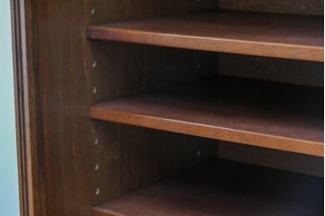 中古　美品!!　希少な廃番品!!　カリモク家具(karimoku)　COLONIAL(コロニアル)シリーズ　シンプルながらも品のある佇まいが美しい下駄箱　(R-084233)