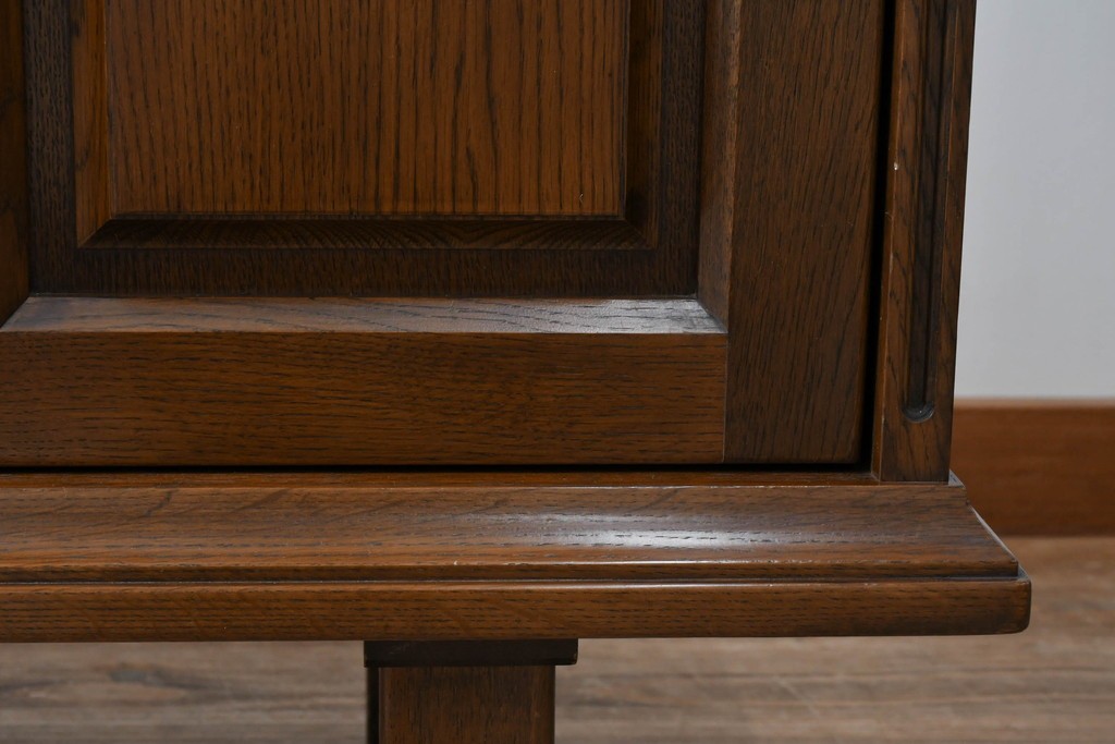 中古　美品!!　希少な廃番品!!　カリモク家具(karimoku)　COLONIAL(コロニアル)シリーズ　シンプルながらも品のある佇まいが美しい下駄箱　(R-084233)