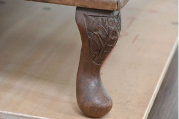 アジアンビンテージ　美品　マイヤーズ社(MAYERS)　オリエンタルデザイン　収納美も兼ね備えた職人技!大胆にあしらわれた花文様の手彫り彫刻が目を引くライティングビューロー(簿記机、ワークデスク、在宅用、在宅ワーク用、サイドチェスト、引き出し、ヴィンテージ)(R-084234)