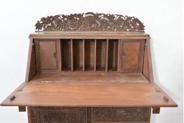 アジアンビンテージ　美品　マイヤーズ社(MAYERS)　オリエンタルデザイン　収納美も兼ね備えた職人技!大胆にあしらわれた花文様の手彫り彫刻が目を引くライティングビューロー(簿記机、ワークデスク、在宅用、在宅ワーク用、サイドチェスト、引き出し、ヴィンテージ)(R-084234)
