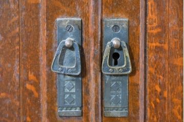 和製アンティーク　上手物‼　楢(ナラ)材　丸窓　昭和レトロな雰囲気漂うミラー付きの本箱(ブックケース、収納棚、本棚、書棚、戸棚、キャビネット)(R-084235)
