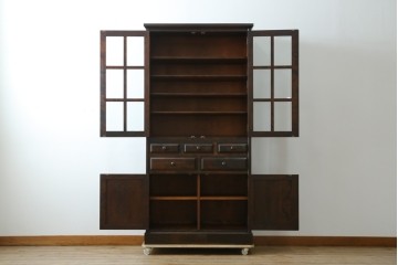 中古　北海道民芸家具　HM160K　美しい木肌とシックな佇まいが魅力的なキャビネット　(R-084237)