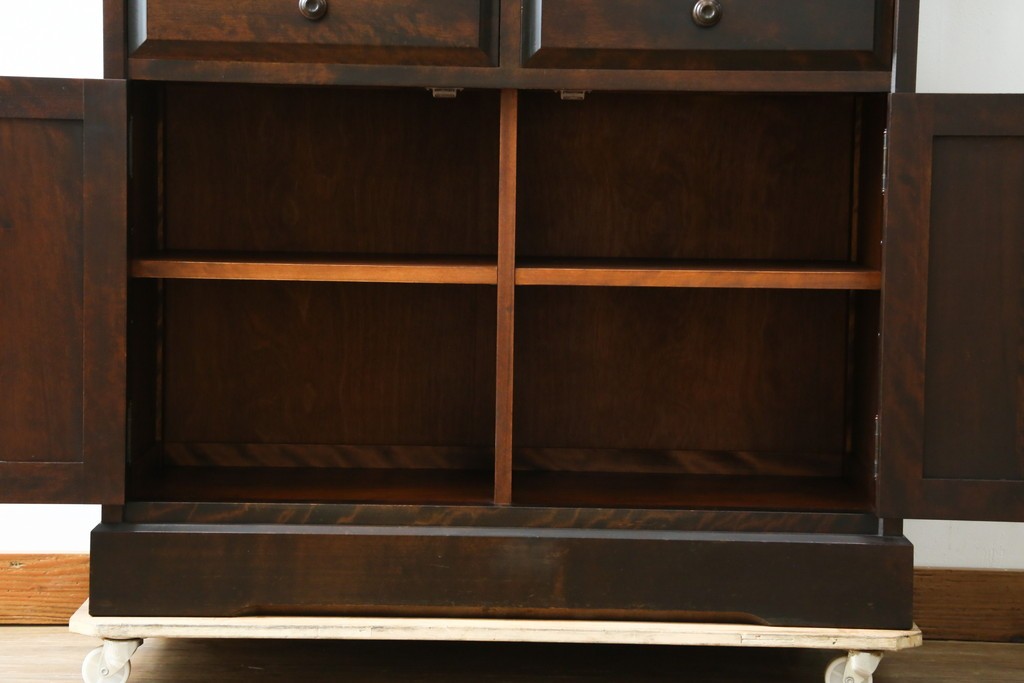 中古　北海道民芸家具　HM160K　美しい木肌とシックな佇まいが魅力的なキャビネット　(R-084237)