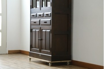 中古　北海道民芸家具　HM160K　美しい木肌とシックな佇まいが魅力的なキャビネット　(R-084237)