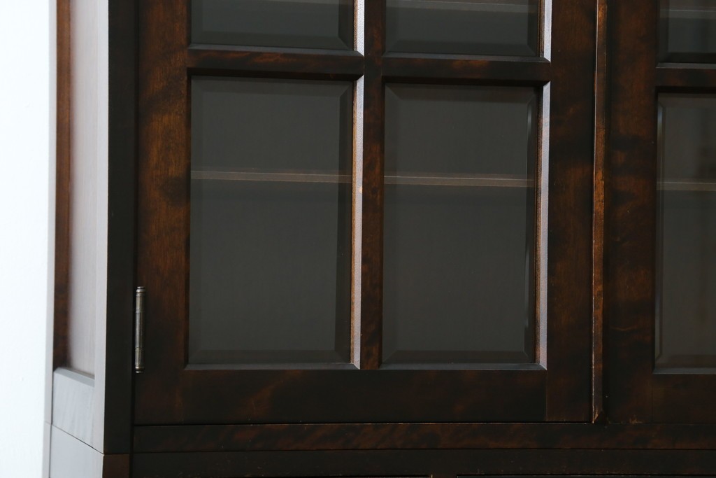 中古　北海道民芸家具　HM160K　美しい木肌とシックな佇まいが魅力的なキャビネット　(R-084237)