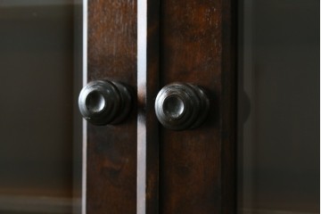 中古　北海道民芸家具　HM160K　美しい木肌とシックな佇まいが魅力的なキャビネット　(R-084237)