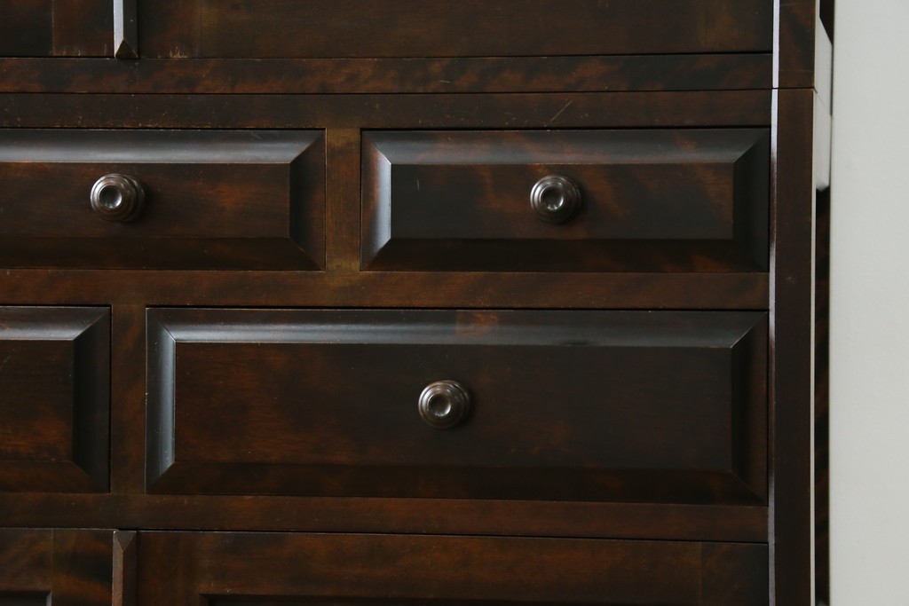 中古　北海道民芸家具　HM160K　美しい木肌とシックな佇まいが魅力的なキャビネット　(R-084237)