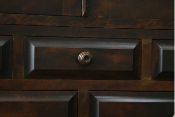 中古　北海道民芸家具　HM160K　美しい木肌とシックな佇まいが魅力的なキャビネット　(R-084237)