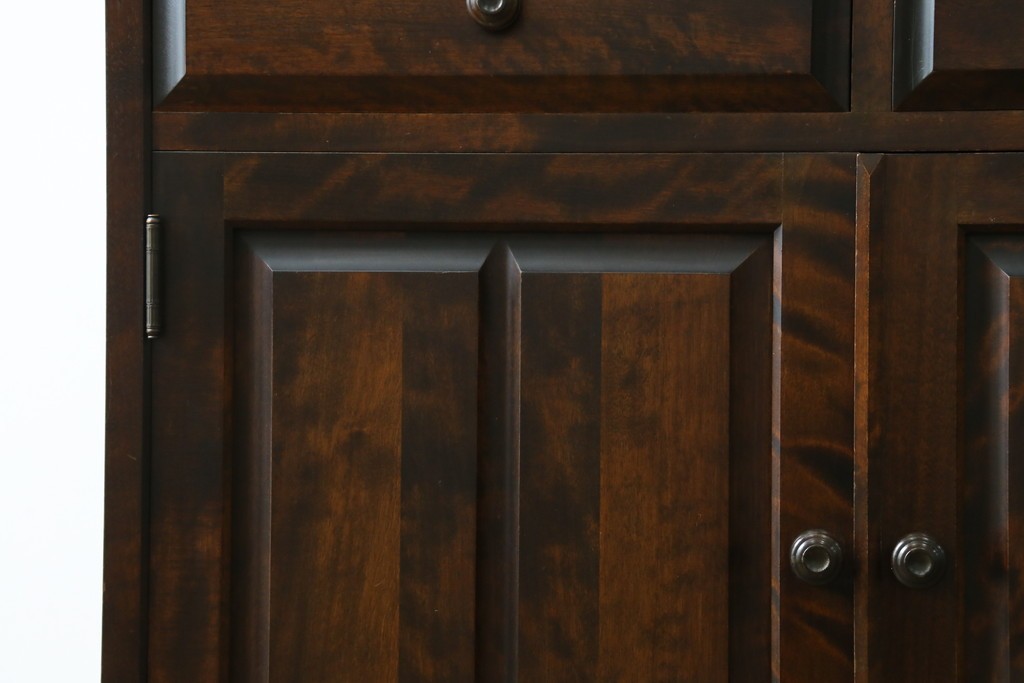 中古　北海道民芸家具　HM160K　美しい木肌とシックな佇まいが魅力的なキャビネット　(R-084237)