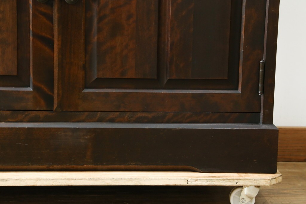 中古　北海道民芸家具　HM160K　美しい木肌とシックな佇まいが魅力的なキャビネット　(R-084237)