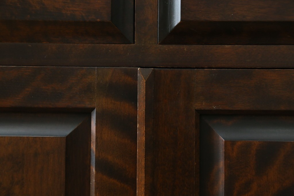 中古　北海道民芸家具　HM160K　美しい木肌とシックな佇まいが魅力的なキャビネット　(R-084237)